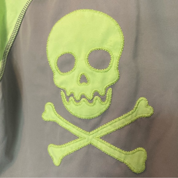 GYMBOREE Boys Skull and Bones Pirate Swim Top Rash Guard Lime Green Size 5 - Picture 3 of 10